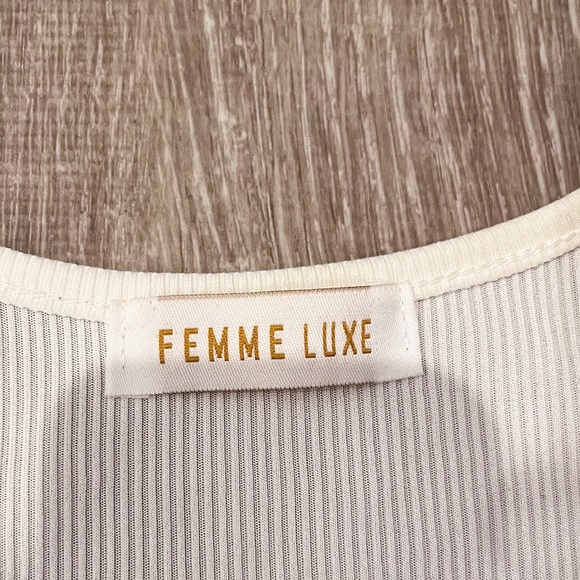 ❗Host Pick❗ White Sheer Sleeve Crop - Picture 3 of 6